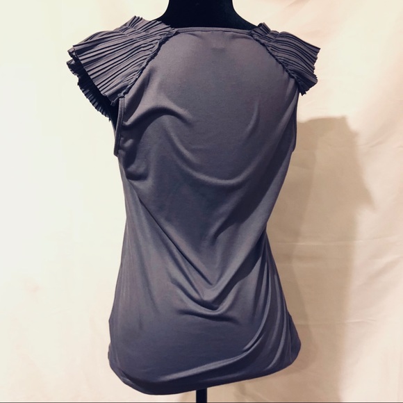 Beautiful Banana Republic Top! - Picture 3 of 4